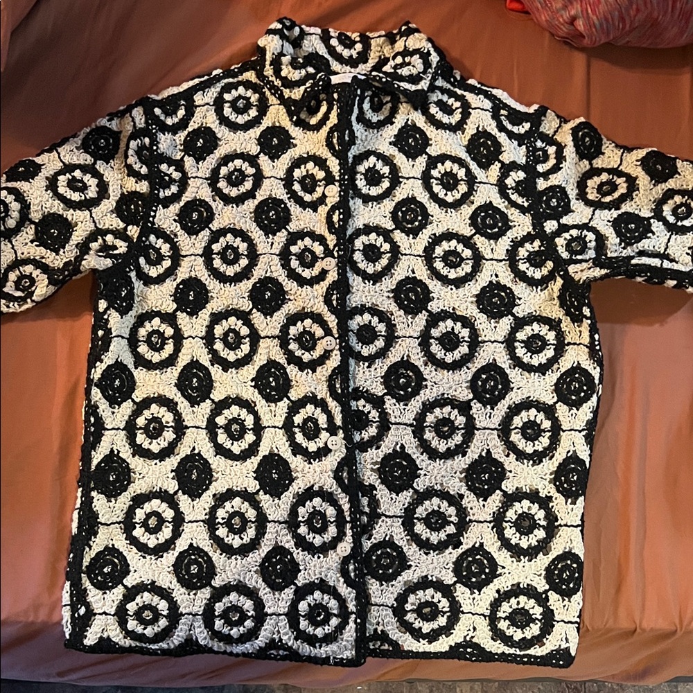 Zara Black and White Patterned Casual Button Down Shirt